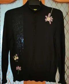 ホコモモラ　花と蝶の刺繍入り ブラック　カーディガン　黒のサムネイル
