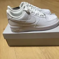 NIKE AIR FORCE 1 ホワイト スニーカーのサムネイル