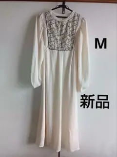 アイボリー 長袖ワンピース　Mサイズ　新品