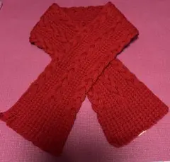 赤いケーブル編みスヌード