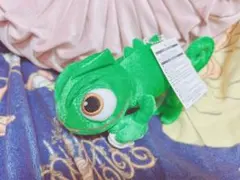 ディズニー　ラプンツェル　肩のせ　ぬいぐるみ　パスカル　肩のせぬいぐるみ