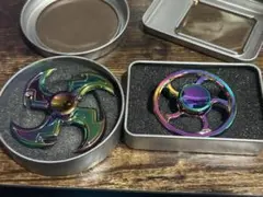 ハンドスピナー祭③)なんかすごい虹色でギラギラしたやつ - メルカリ