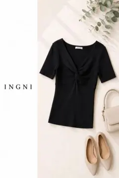 INGNI イングリブトップス 黒 半袖 Vネック ねじりデザイン タイト 春夏のサムネイル