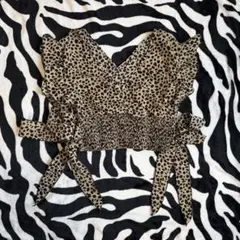 ヒョウ柄トップス