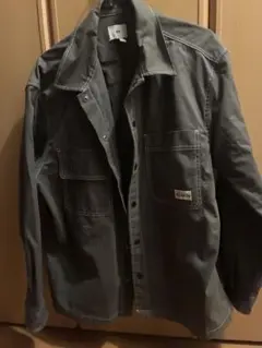 (美品)グレー ボタン付きシャツ 前面ポケット付き