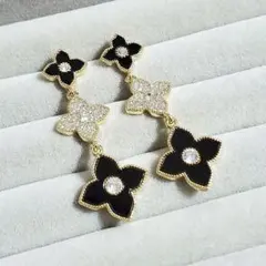 A647【大人気★】純銀製 ピアス 揺れる キラキラ 四ツ葉 ゴールド ×黒