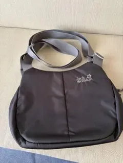【美品】Jack Wolfskin ショルダーバッグ 黒 斜めがけ 軽量のサムネイル