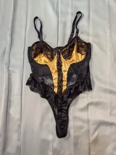 3560 ⭕️最高級品⭕️ 黒と金のレースボディスーツ L