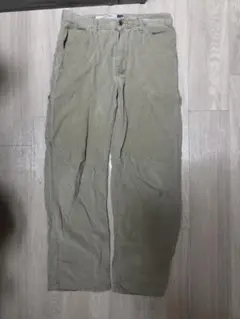 ベージュズボン