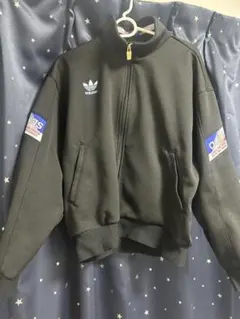 adidas ブラック トラックジャケット