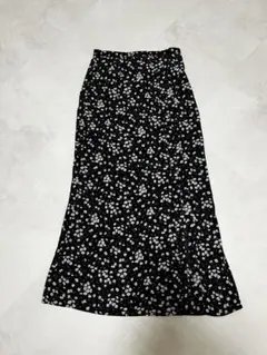 スナイデル　花柄 ロングフレアスカート ブラック　スリット入りのサムネイル
