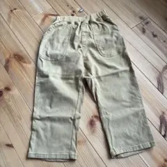 ベージュのカジュアル長ズボン