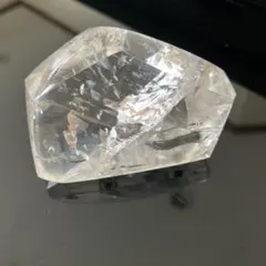 レインボー入り！水晶 ルース　フリーフォーム 天然石置物　Z421