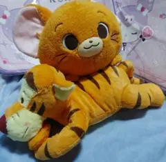 トムとジェリー　寝そべりBIGぬいぐるみ　ティガー