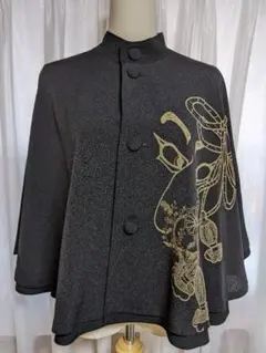 刺繍入り黒ポンチョ・ケープコート 春羽織
