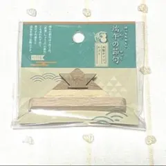 【匿名配送】セリア　木製オブジェ　かぶと　端午の節句　兜飾り　置物　インテリアのサムネイル