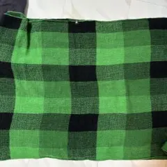 緑と黒のチェック柄ニットマフラー