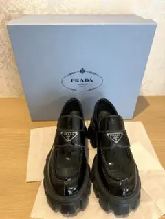 【美品】PRADA ローファー モノリス パテントレザー 厚底 37サイズ黒のサムネイル