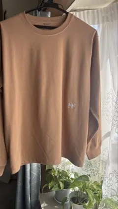 HELLY HANSEN ベージュ 長袖Tシャツ 刺繍ロゴ