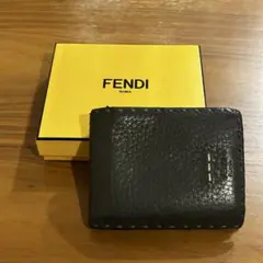 フェンディ　二つ折り財布　セレリア　シボ革　シルバー金具　グレー　箱付きのサムネイル