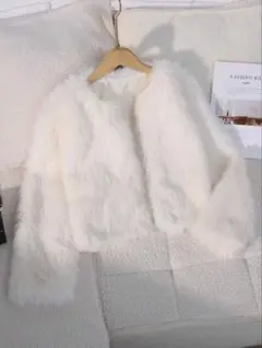 ホワイトファーショートコート