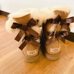 UGG正規品　ムートンブーツ　リボン　新品未使用 23cm キャメルのサムネイル
