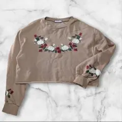 美品jouetie 薔薇刺繍 クロップド スウェット M PLM617のサムネイル