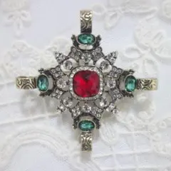 アンティーク調◆　ガーネット色＆エメラルド色　デコ　クロス　雰囲気ある　ブローチ