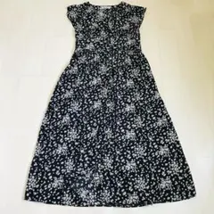ナノユニバース ロングワンピース フレンチスリーブ フレア 花柄 サテン 黒