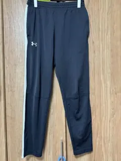 Under Armour 黒 ジャージパンツ サイドストライプ