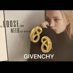 GIVENCHY vintage ゴールドノットイヤリング　ブランド刻印入り