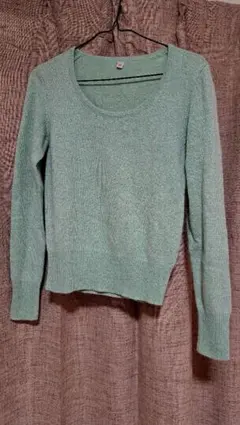 ミントグリーン　春ニット　ユニクロ　アンゴラミックス　ラメ　春色