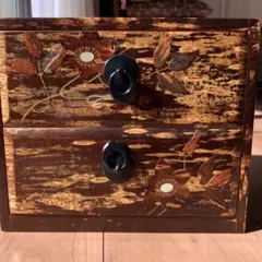 【KUSACHU】くさ忠　木製花模様の小物収納2段 工芸品　樺細工