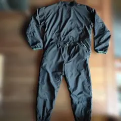 黒のジャンプスーツとジャケットセット