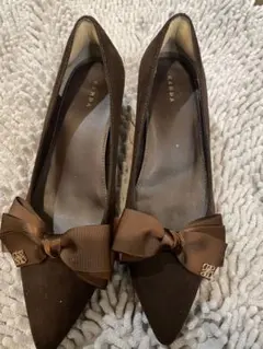 RANDA ブラウン リボン付きスウェードパンプス