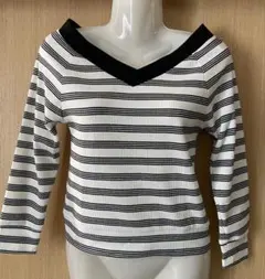 ホワイト/ブラックストライプ Vネック長袖トップス