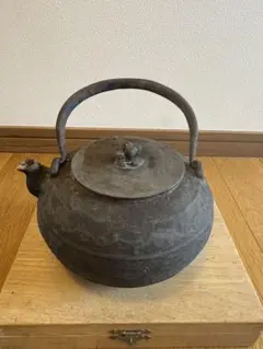 色紙釜 風炉釜 茶道具　蓋　龍文堂造刻印有り 色紙釜 風炉釜 茶道具 蓋 龍文堂造刻印有り