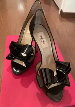 VALENTINO パテントレザー オープントゥ リボン パンプス 36のサムネイル