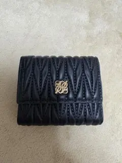 キルティングデザイン 黒 三つ折り財布