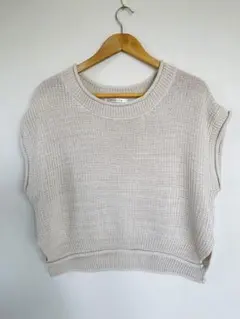 KHALITA ベージュ ニットベスト サイドスリット