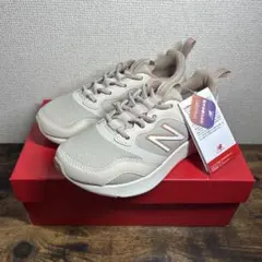 New Balance ベージュ スニーカー レディース