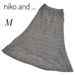 美品 ニコアンド ラッセルレースマーメイドスカート M 総柄 黒×グレーのサムネイル