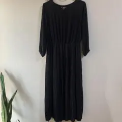 ブラックロングワンピース 七分袖 パールボタン付き