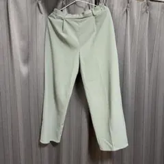 ライトグリーン フレア裾スラックス