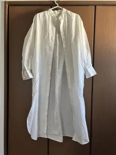 アースのホワイト シャツワンピース 長袖