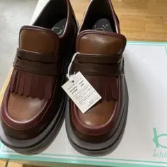 b'y フリンジ付きブラウン厚底ローファー