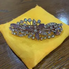 エレガントな花モチーフヘアピン