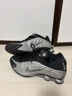 NIKE SHOX R4のサムネイル