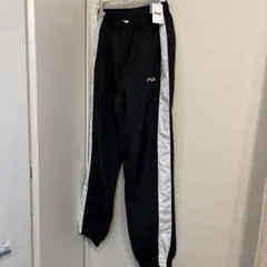 値下げしました、新品　フィラ　ウインドブレーカーパンツ　ブラック　M