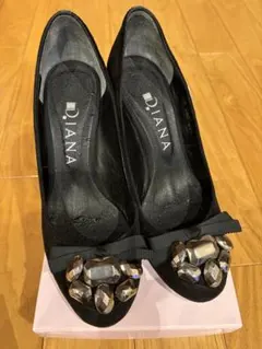 ダイアナ　ビジュー　スエード　パンプス